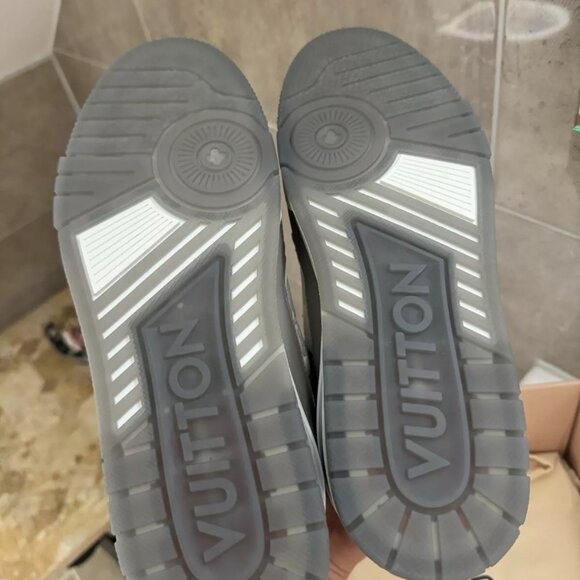 LOUIS VUITTON LV TRAINER VERY RARE 100% AUTHENTIC LV9 UK9 GREY - Picture 4 of 5